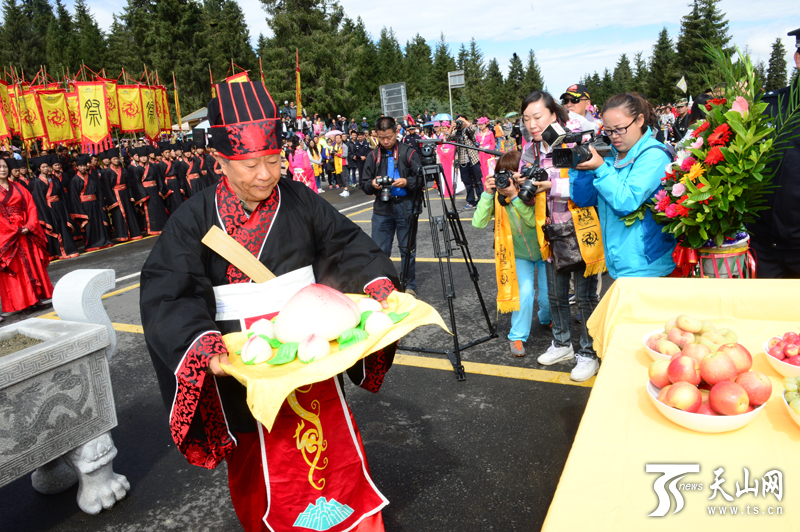 栖凤阁汉服亮相天山天池西王母祭祀祈福大典