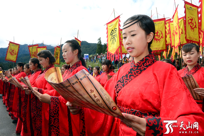 栖凤阁汉服亮相天山天池西王母祭祀祈福大典