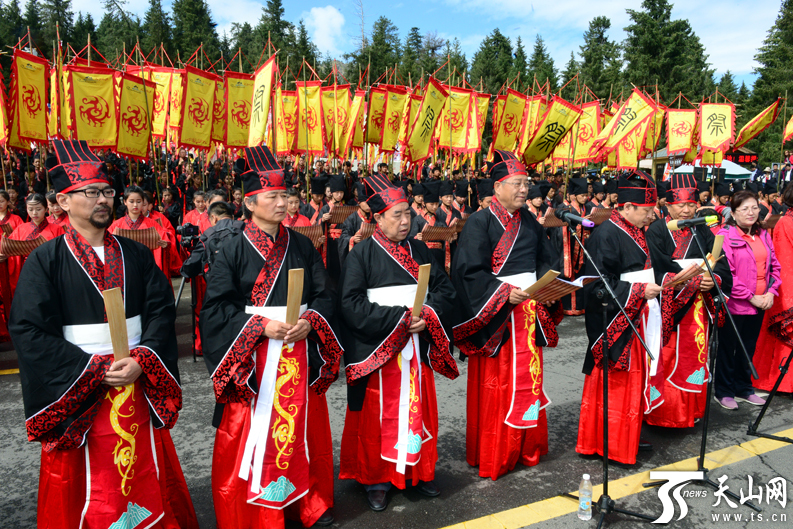 栖凤阁汉服亮相天山天池西王母祭祀祈福大典