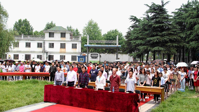 端午节纪念屈原经典吟诵会在安徽师范大学隆重举行，栖凤阁汉服作为支持单位提供了102套汉服。